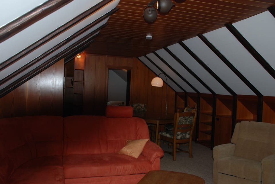 Family Room, 1 Bedroom | Living area | 40-inch TV with satellite channels