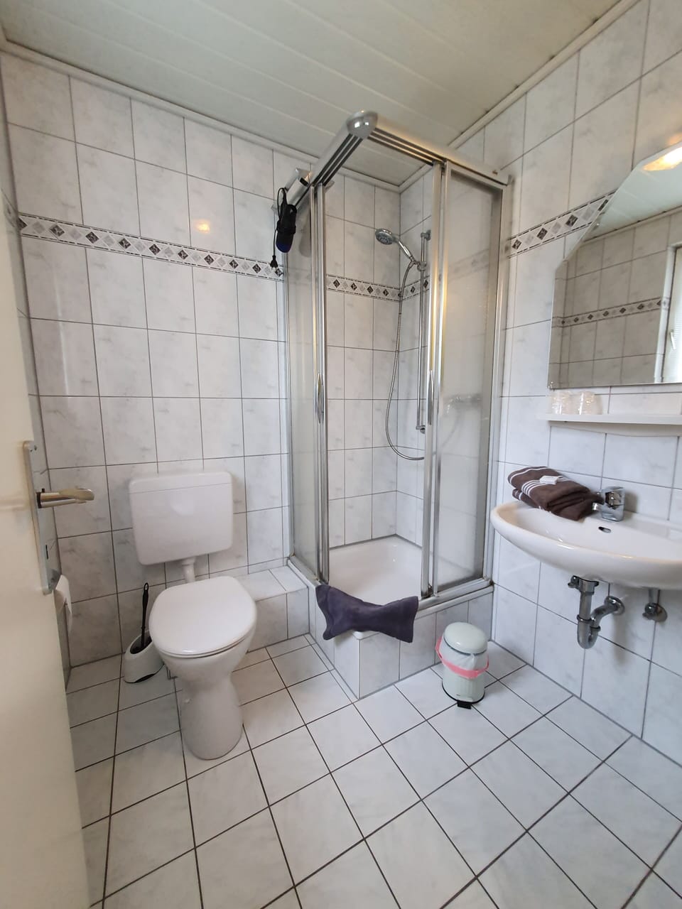 Double Room, 1 Double Bed, Hill View | Bathroom | Shower, free toiletries, hair dryer, towels
