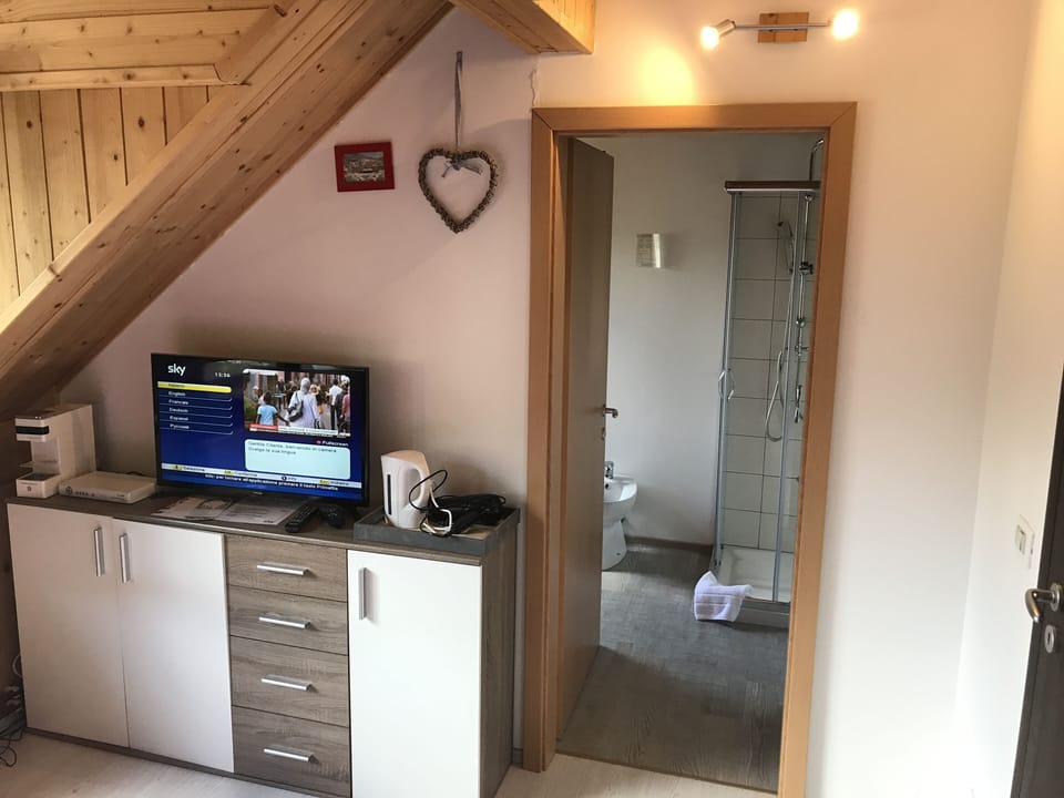 1 bedroom, in-room safe, individually decorated, individually furnished