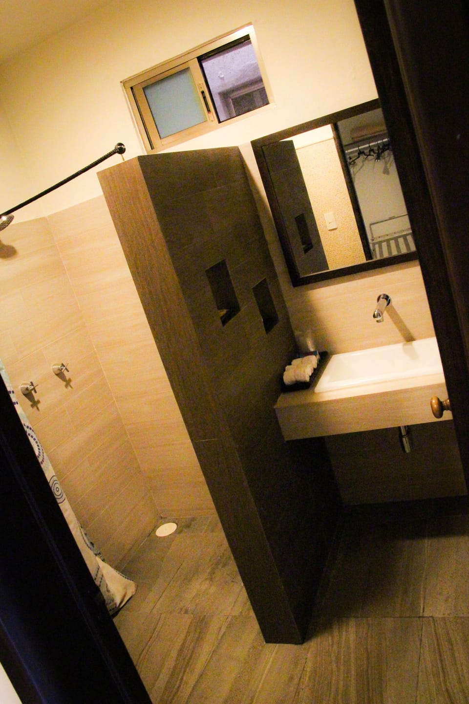 Family Room | Bathroom | Shower, free toiletries, hair dryer, towels