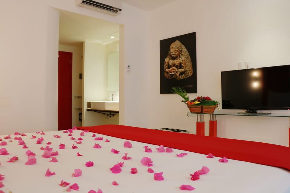 Standard Room, 1 Double Bed | In-room safe, desk, WiFi (free), bed sheets
