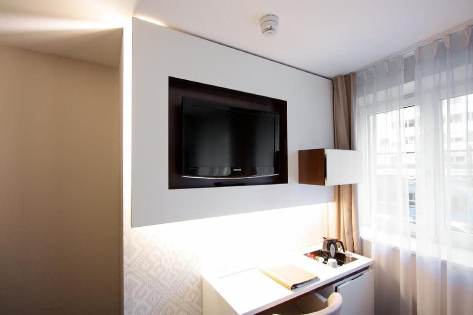 Minibar, in-room safe, desk, soundproofing