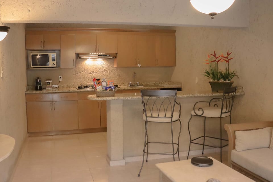 Classic Suite, 2 Queen Beds, Kitchenette | Private kitchen | Espresso maker, coffee/tea maker, microwave