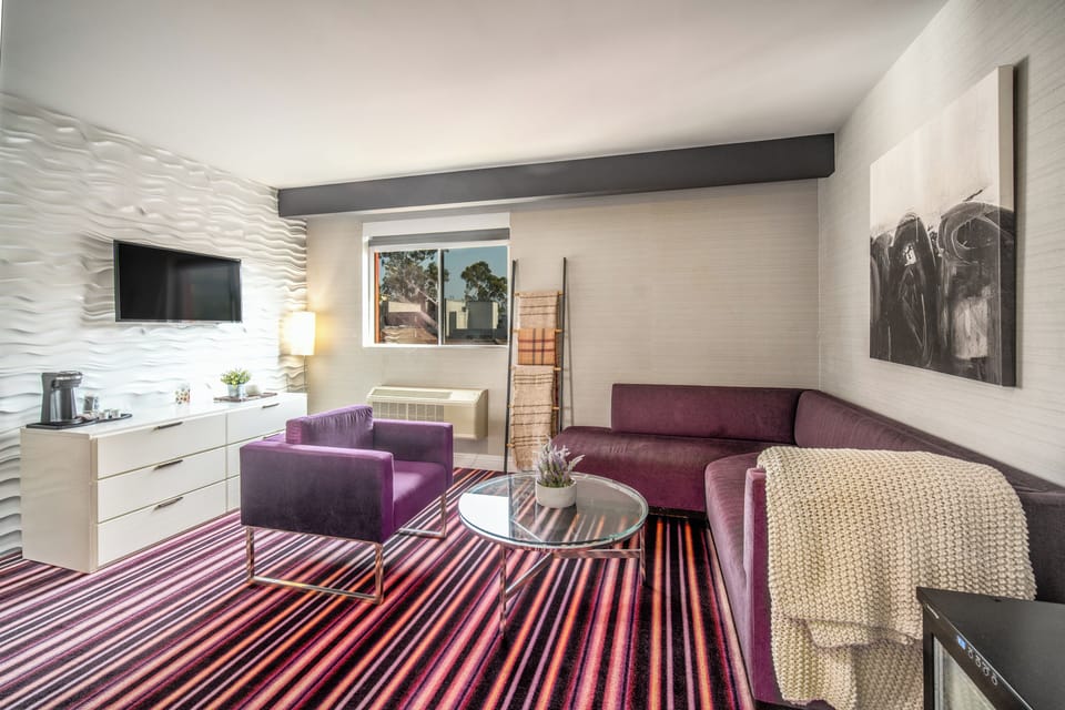 Suite, 1 King Bed | Premium bedding, blackout drapes, iron/ironing board, free WiFi