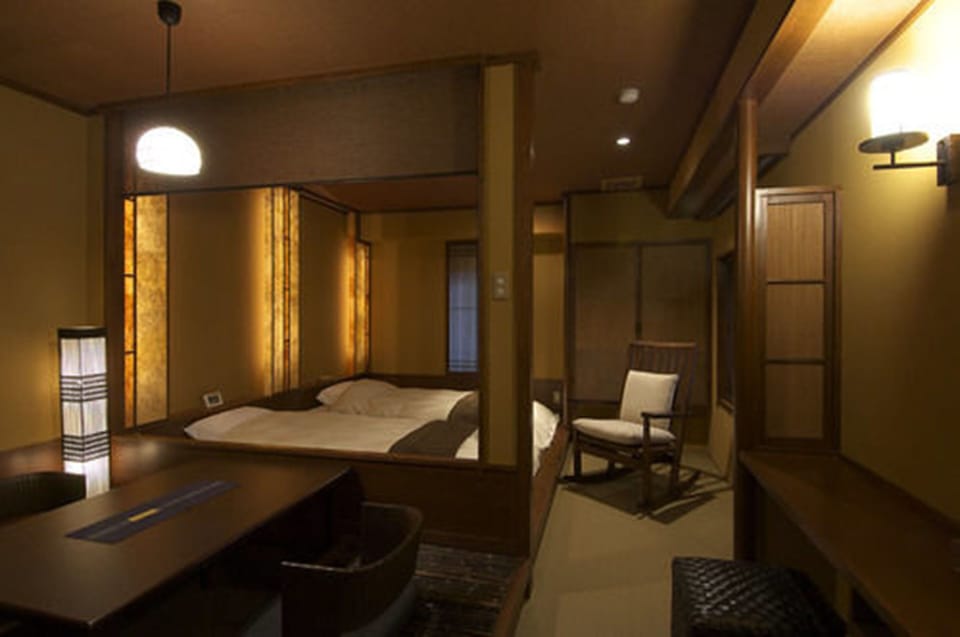 Yamabuki No No - Japanese Western Style Suite Room with Twin Low Beds and Shared Hot Spring Access | Minibar, in-room safe, bed sheets