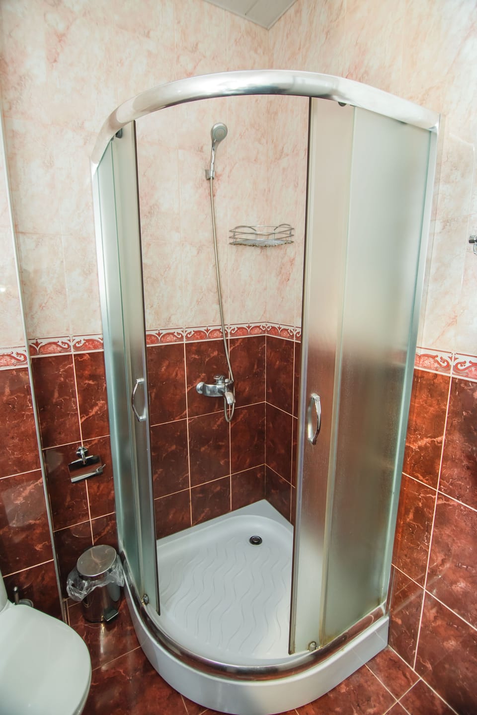 Triple Room | Bathroom | Shower, free toiletries, hair dryer, slippers