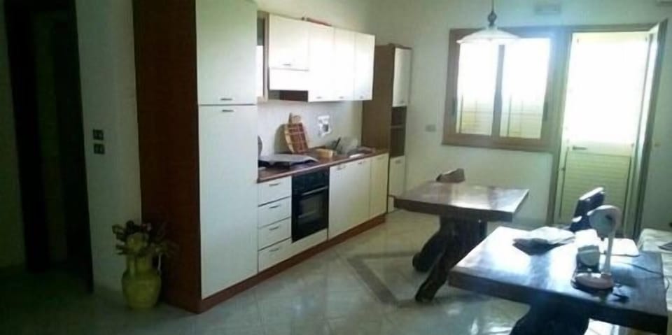 Classic Apartment, 2 Bedrooms | Private kitchen