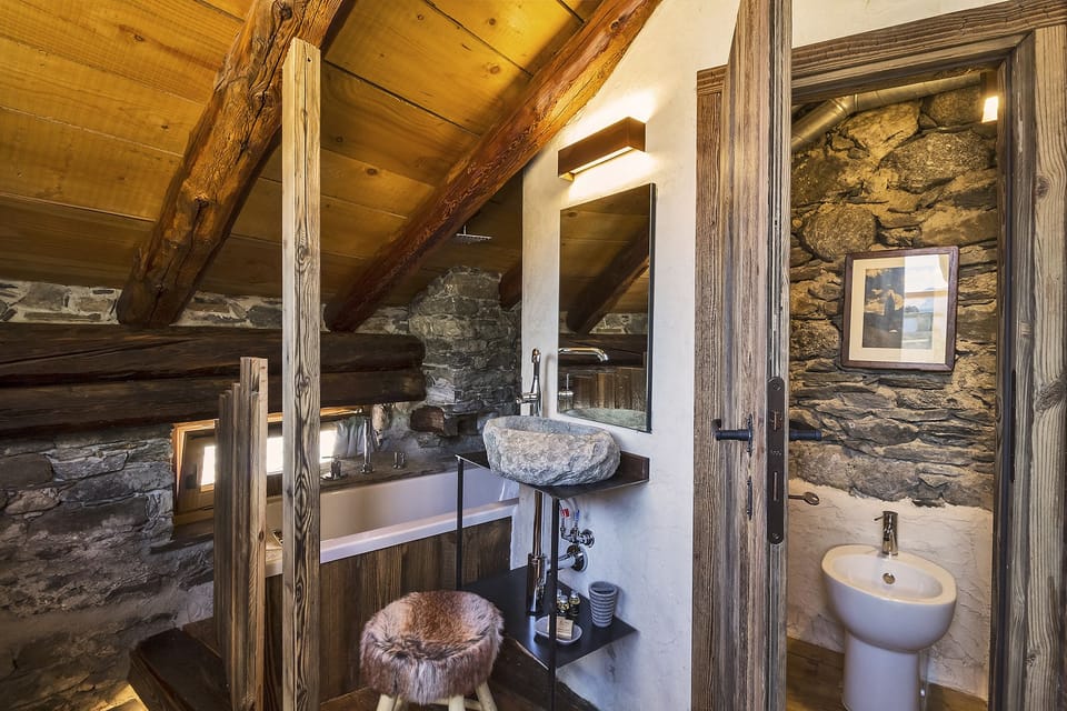 Honeymoon Suite, 1 Bedroom, Balcony | Memory foam beds, soundproofing, free WiFi, bed sheets