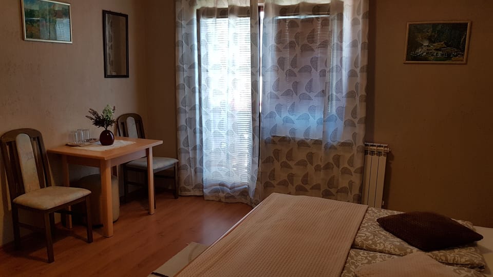 Standard Triple Room | Desk, soundproofing, free WiFi, bed sheets