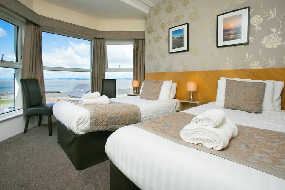 Double or Twin Room, Sea View | Desk, iron/ironing board, free WiFi, bed sheets