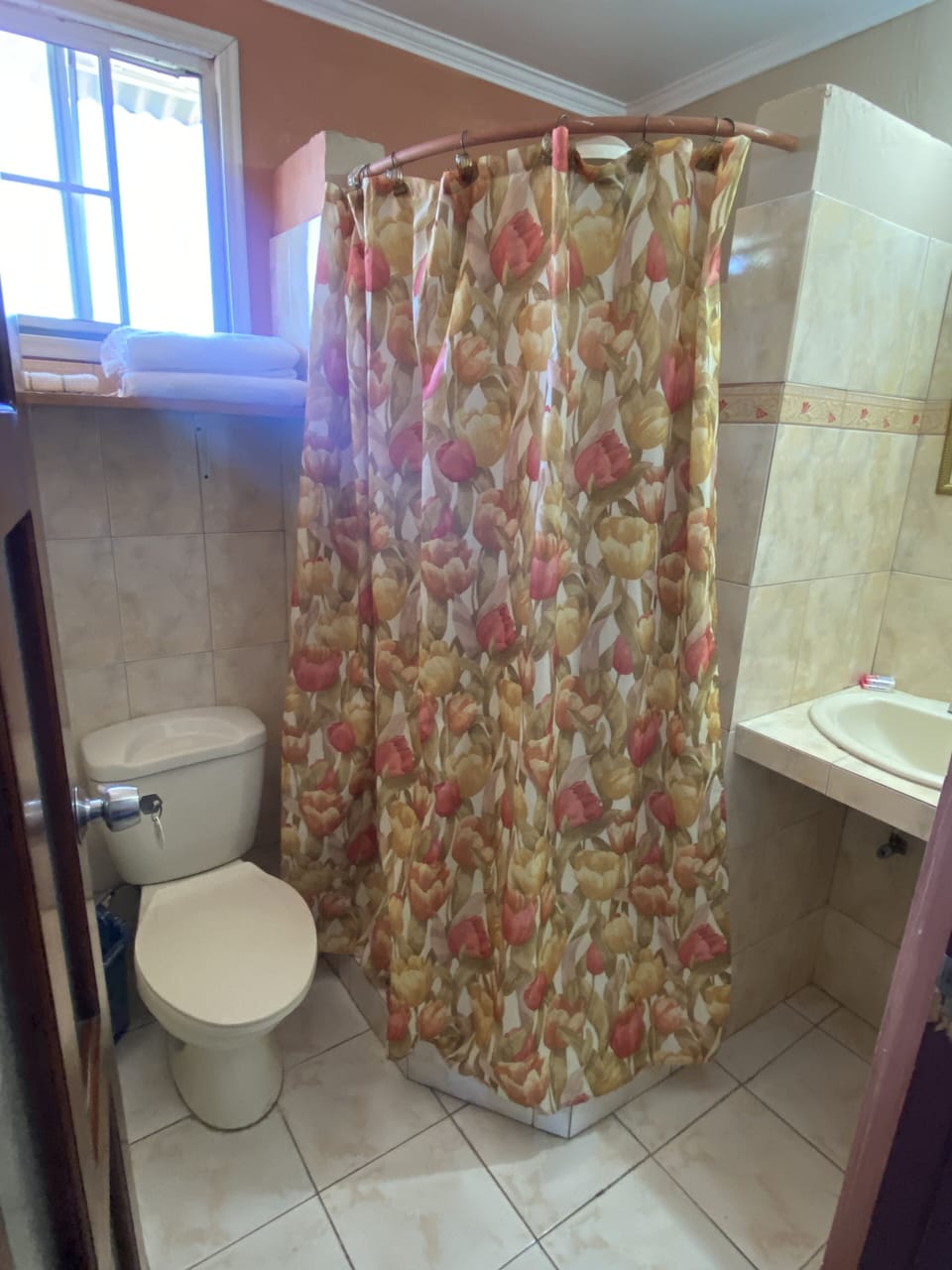 Family Double Room | Bathroom | Shower, free toiletries, hair dryer (on request), towels