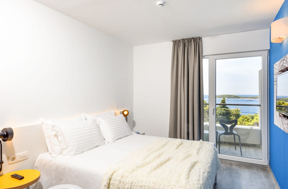 Superior Double Room, Balcony, Sea View | In-room safe, desk, soundproofing, free WiFi