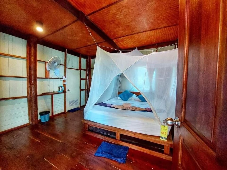 In-room safe, rollaway beds (surcharge), WiFi (free)