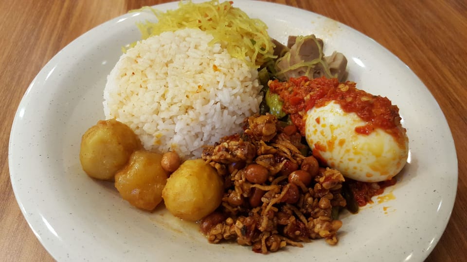 Daily cooked-to-order breakfast for a fee