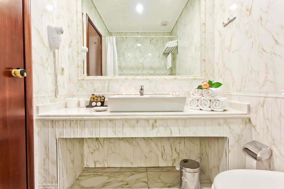 Superior Room | Bathroom | Bathtub, free toiletries, hair dryer, slippers