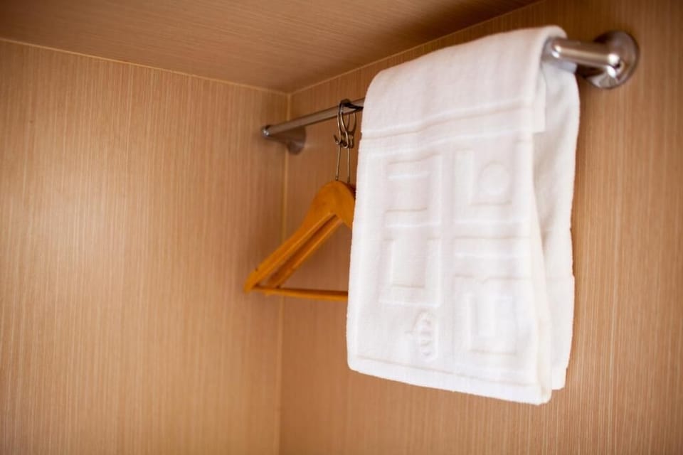 In-room safe, free WiFi, bed sheets