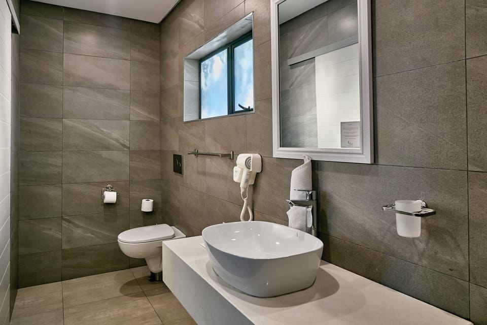 Double Room | Bathroom | Shower, free toiletries, towels