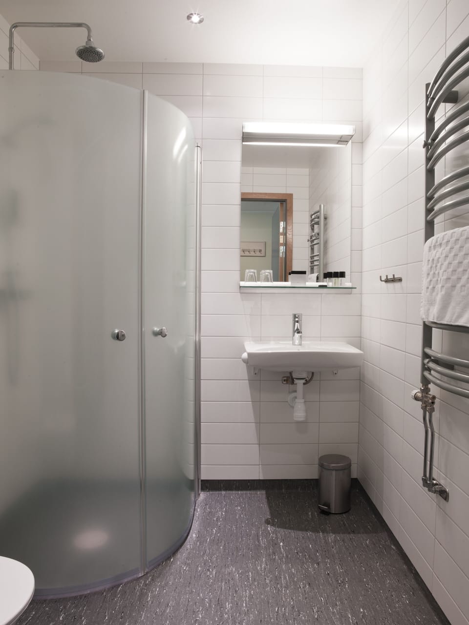 Shower, hair dryer, heated floors, towels