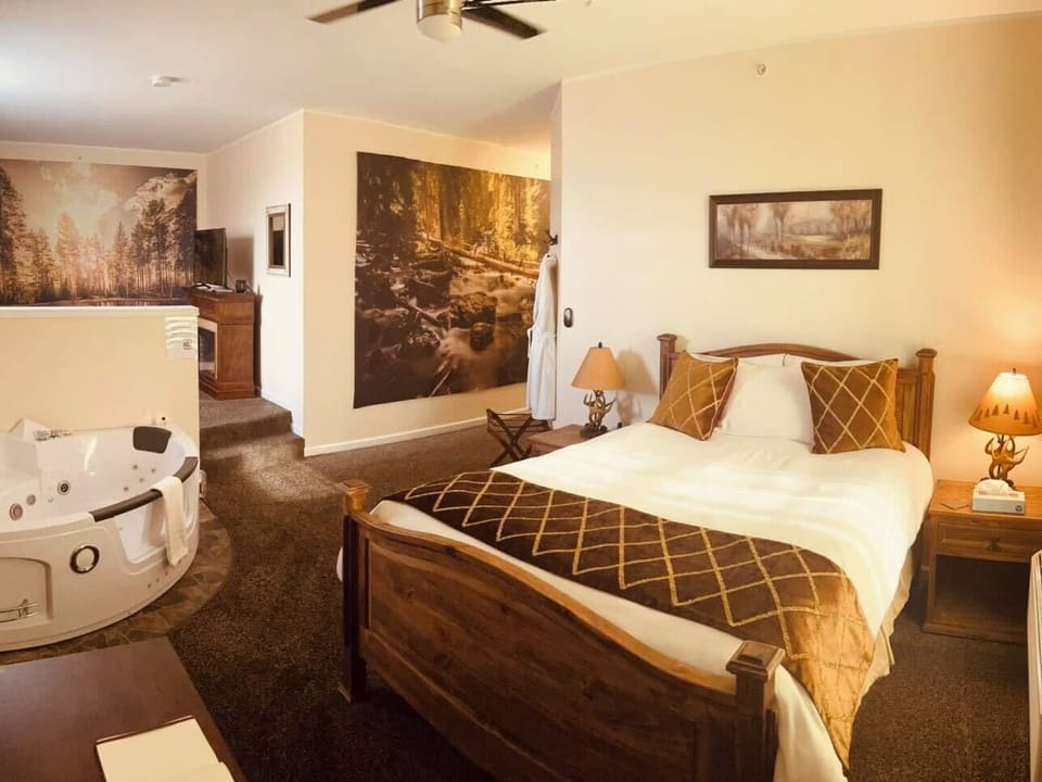 Deluxe Double Room | Individually decorated, iron/ironing board, free WiFi