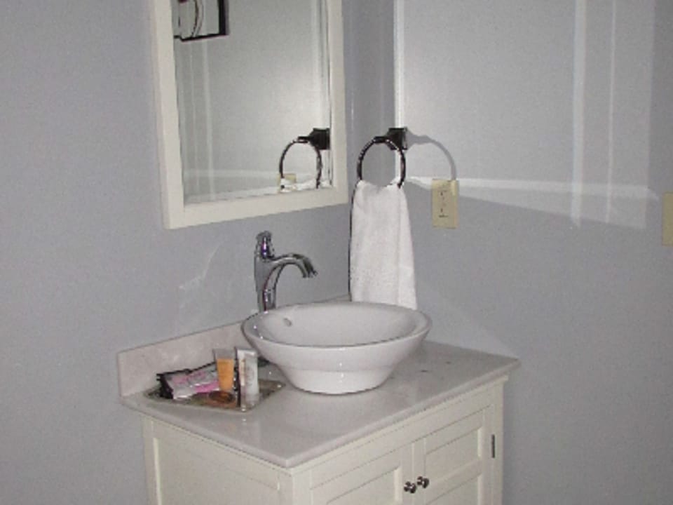 Bathroom sink