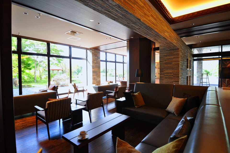 Lobby lounge