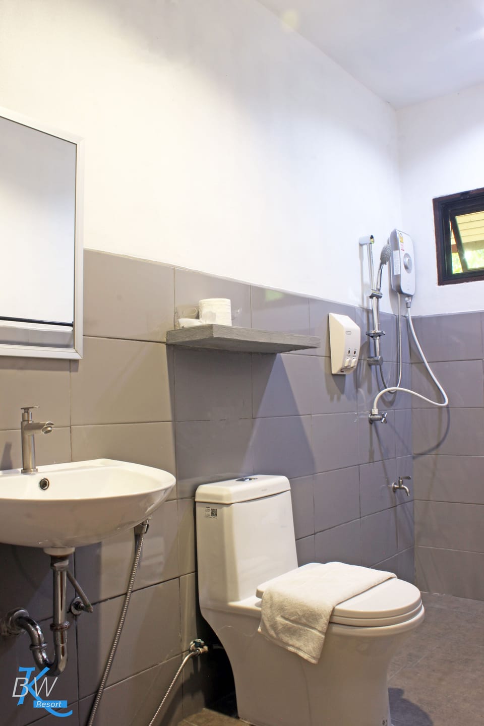 Shower, free toiletries, hair dryer, towels