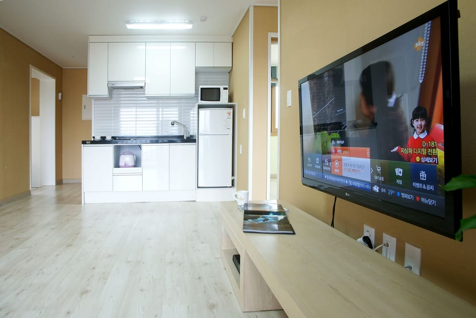 House, 2 Bedrooms | Private kitchenette | Fridge, stovetop, rice cooker, cookware/dishes/utensils