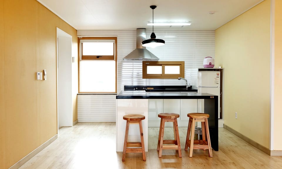 Studio, Jetted Tub | Private kitchenette | Fridge, stovetop, rice cooker, cookware/dishes/utensils