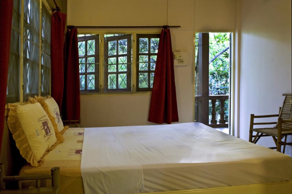 Standard Double Room | In-room safe, desk, soundproofing, free WiFi