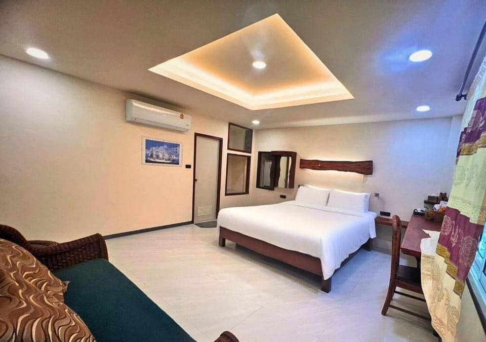 Beachfront Bungalow | In-room safe, desk, blackout drapes, WiFi (free)