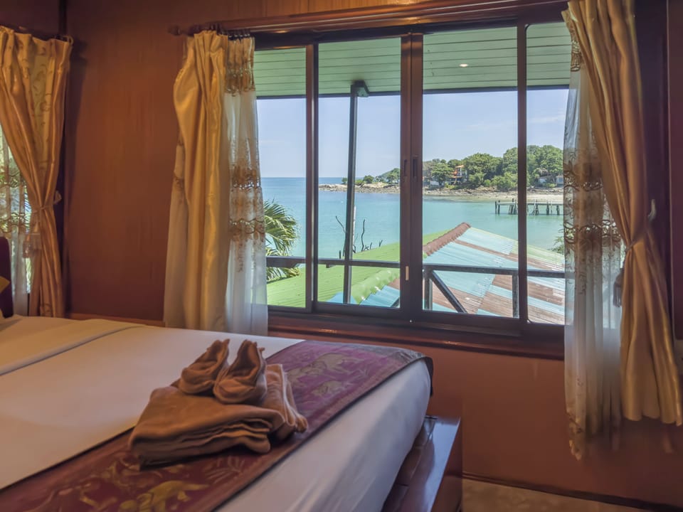 Superior Queen Room | In-room safe, desk, blackout drapes, free WiFi