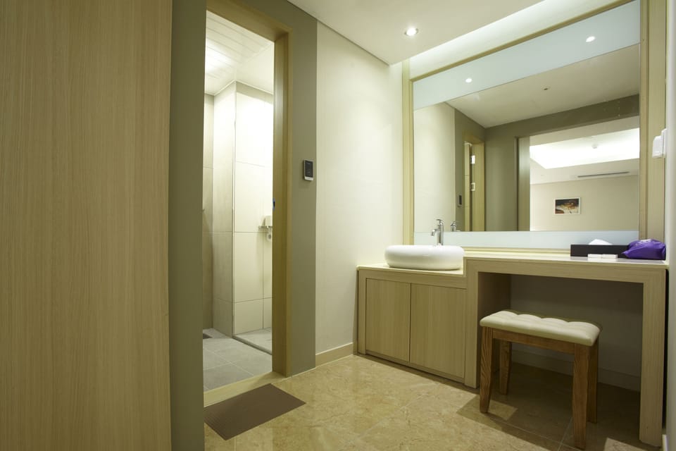 Royal Suite | Premium bedding, down comforters, free minibar, in-room safe