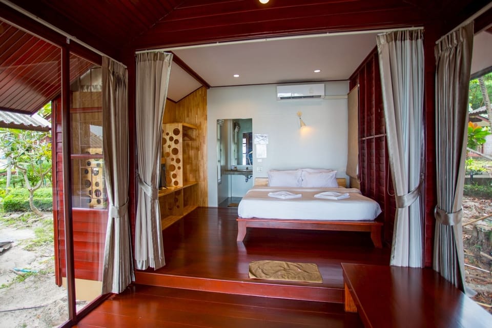 Junior Suites Sea View | Free WiFi, bed sheets