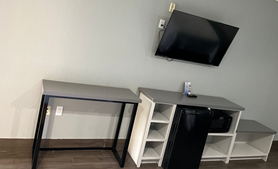  Queen Room, 2 Queen Beds | In-room safe, blackout drapes, iron/ironing board, free WiFi