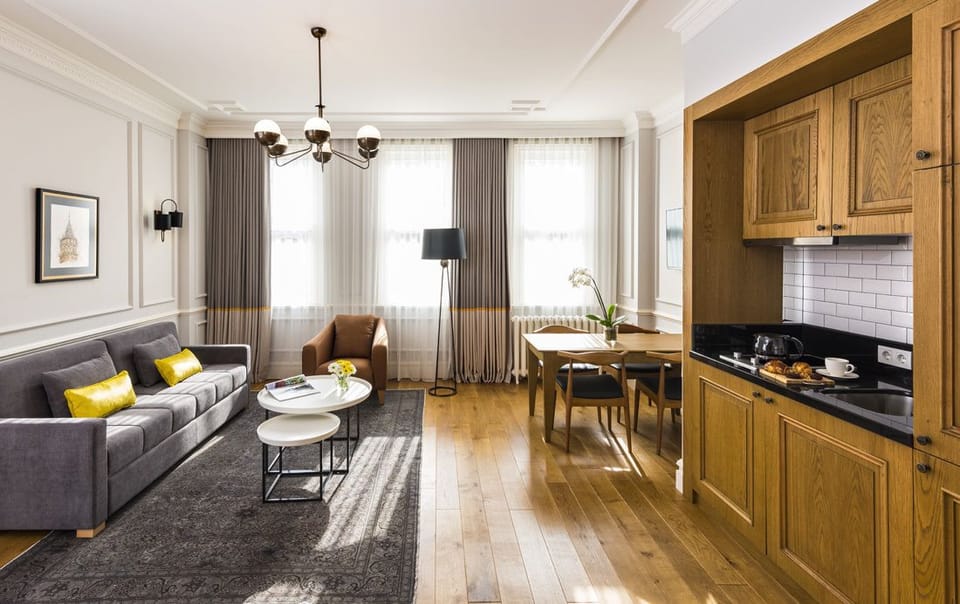 Deluxe Suite | Premium bedding, down comforters, minibar, desk