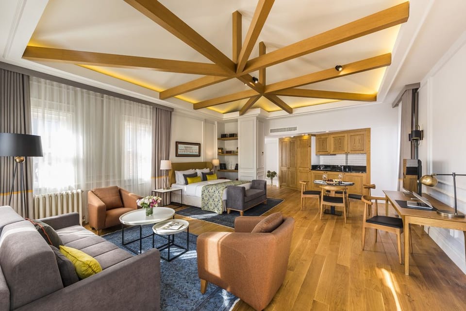 Suite, Terrace | Private kitchenette | Mini-fridge, espresso maker, electric kettle, cookware/dishes/utensils