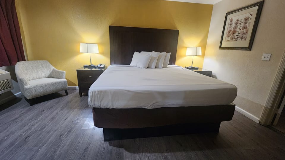 Desk, WiFi, bed sheets, wheelchair access