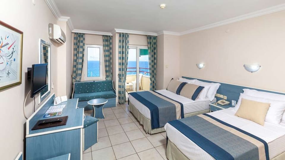 Standard Triple Room | Minibar, desk, soundproofing, free cribs/infant beds