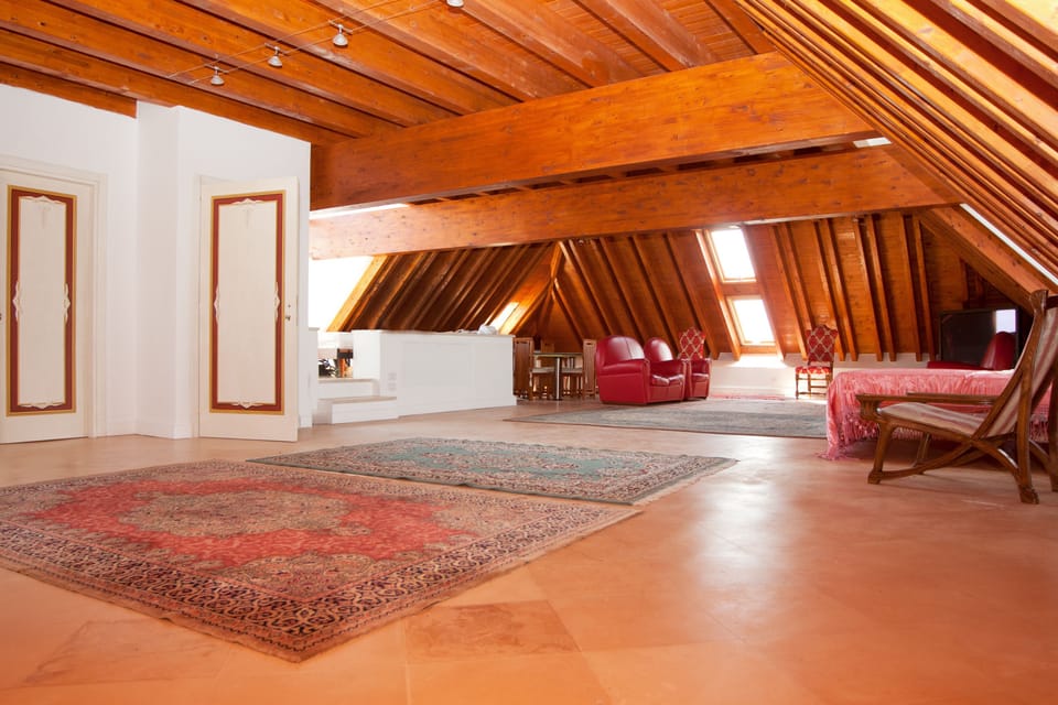 Deluxe Room | Living room | LCD TV