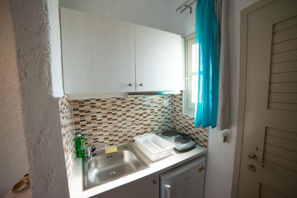 Mini-fridge, stovetop, electric kettle, toaster