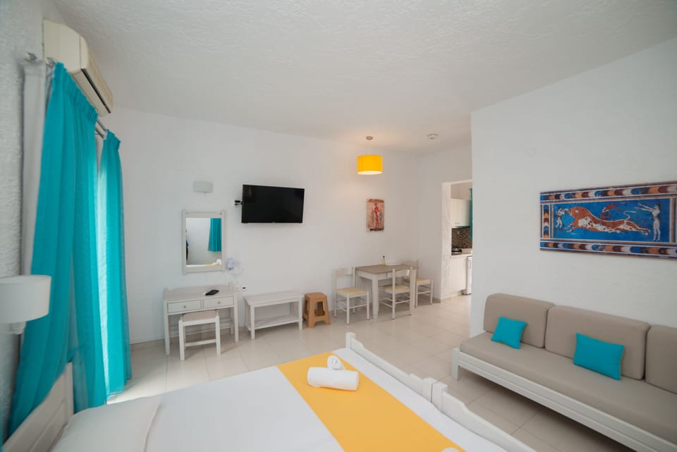 Standard Studio, Garden View | In-room safe, iron/ironing board, free WiFi, bed sheets