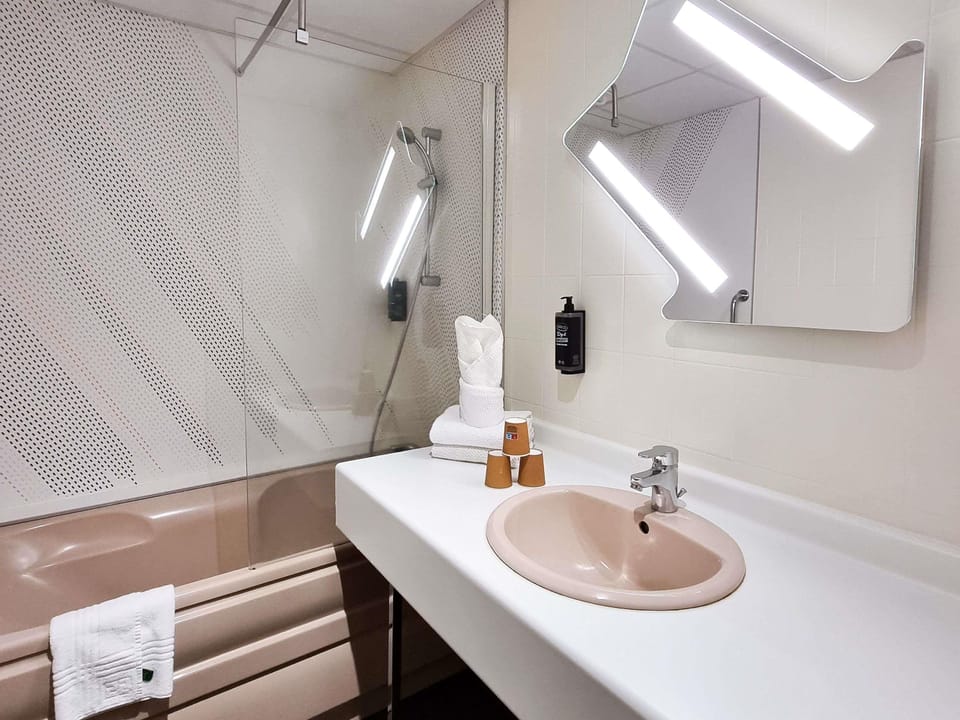 Triple Room, Multiple Beds | Premium bedding, desk, soundproofing, free cribs/infant beds