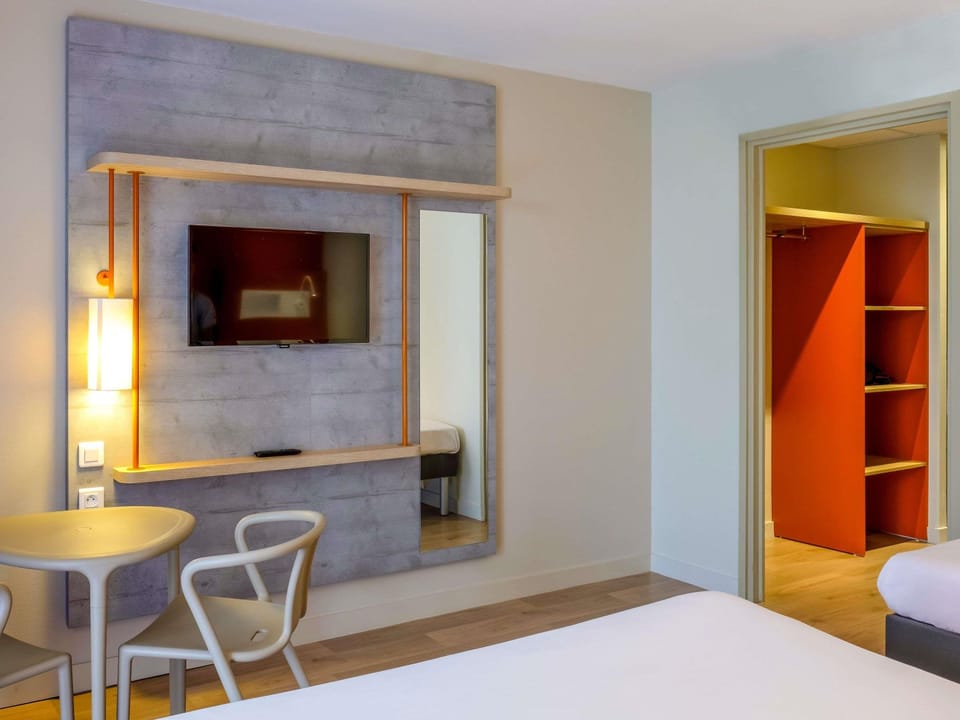 Triple Room, Multiple Beds | Premium bedding, desk, soundproofing, cribs (free)