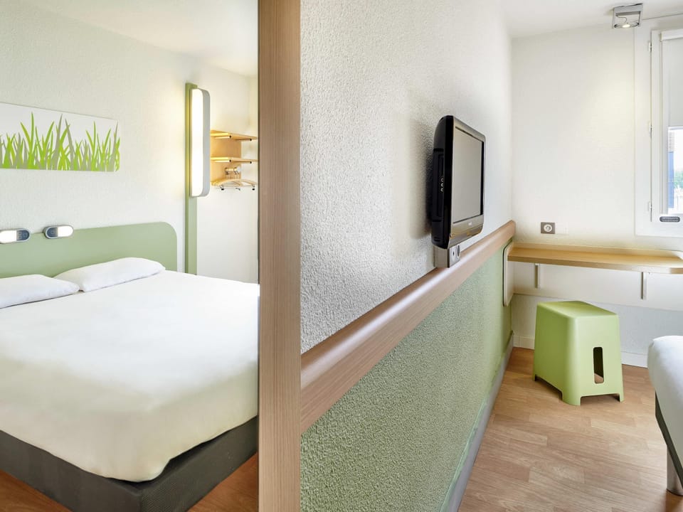 Double Room | Desk, free WiFi, bed sheets