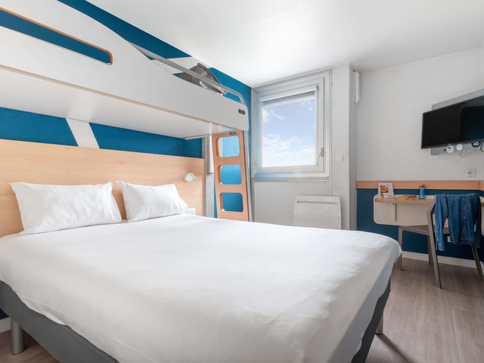 Triple Room, Multiple Beds | Free WiFi, bed sheets