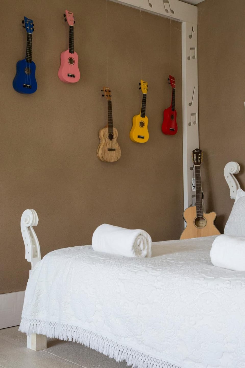 Couples treatment rooms, sauna, hot tub, steam room, body treatments