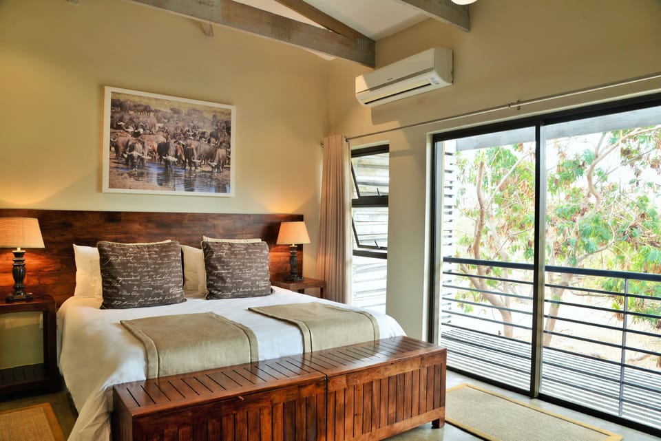 Classic Room | In-room safe, laptop workspace, iron/ironing board (on request)