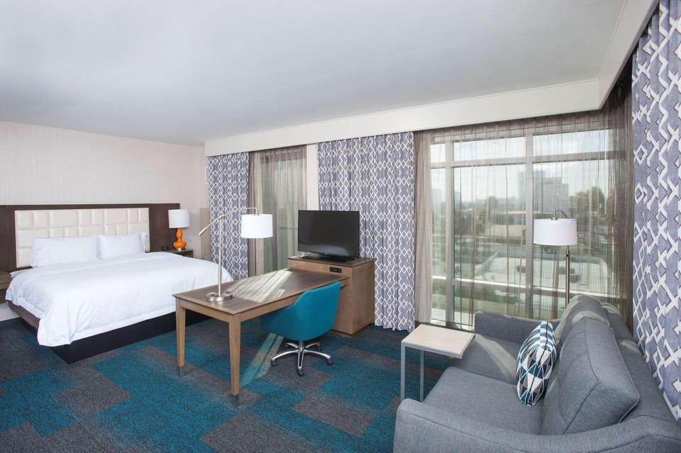 Studio Suite, 1 King Bed, Non Smoking, Balcony | Premium bedding, in-room safe, desk, iron/ironing board