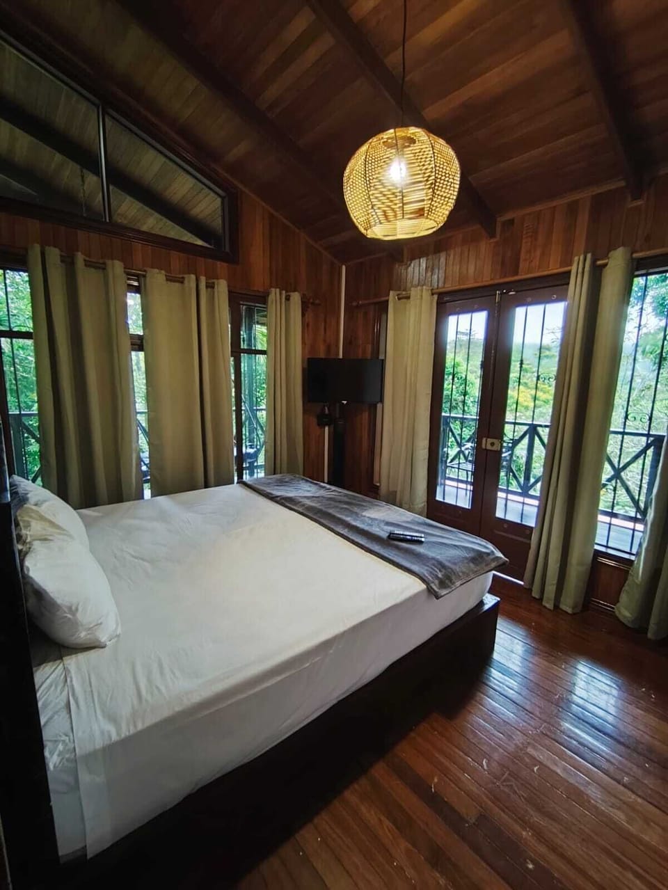 Family Cabin, Mountain View | Bed sheets