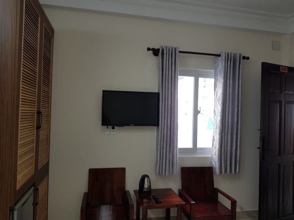 Minibar, desk, free WiFi, bed sheets